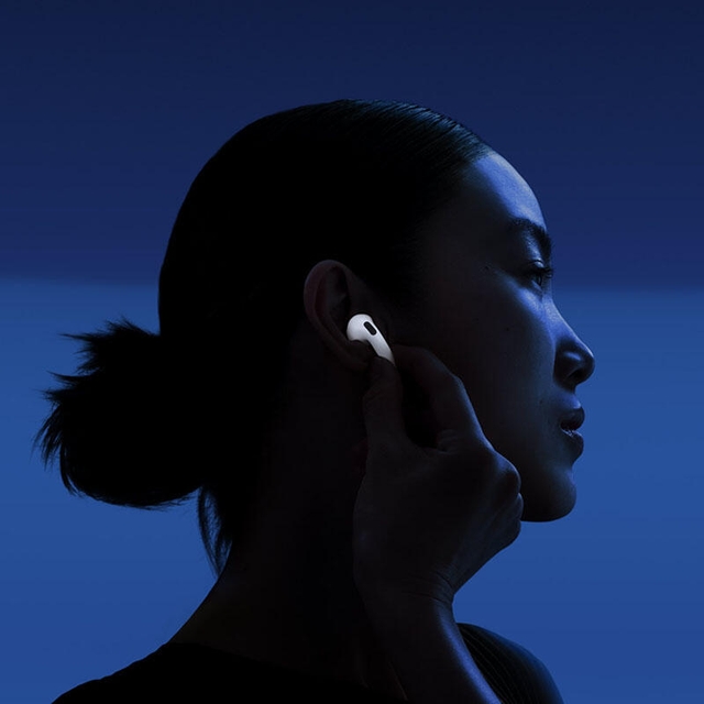 Apple AirPods 5 with Wireless Charging Case White