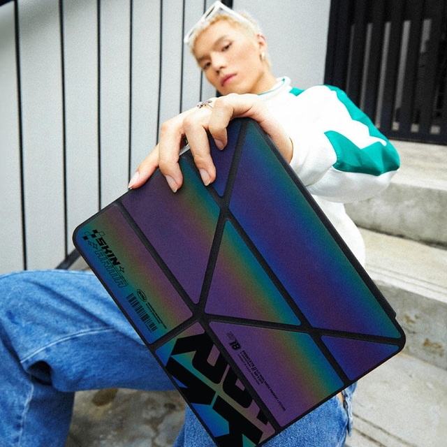 Skinarma Kira Kobai Apple Ipad Air 13 Hologram