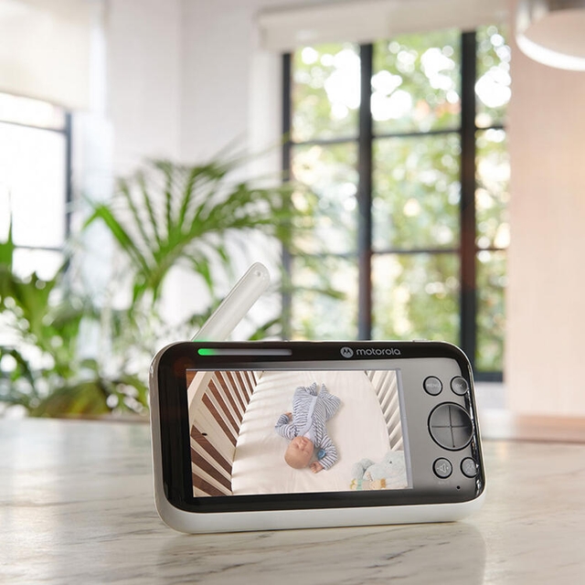 Motorola PIP1510 Video Baby Monitor 5 and Tilt Black/White