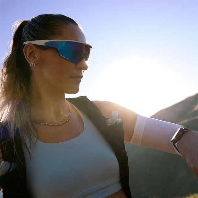 Oakley Vanguard Meta AI Glasses Sapphire