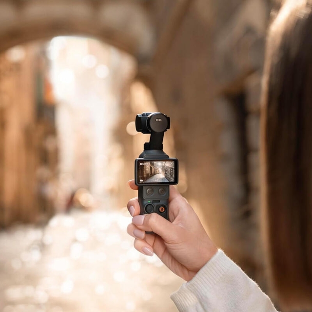 DJI Osmo Pocket 4 Standard Combo Black