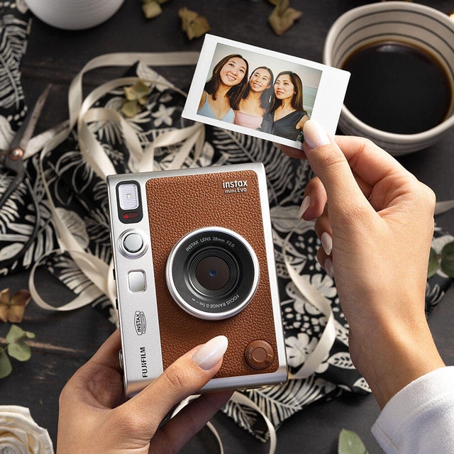 Fujifilm Instax Mini Evo Brown
