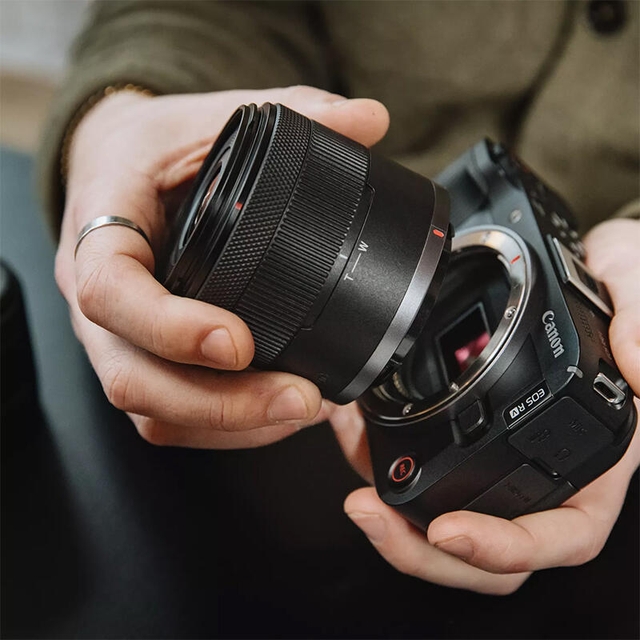 Canon EOS R50 V RFS 14-30mm 6895C025AA Black